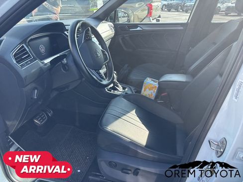 Used 2022 Volkswagen Tiguan SE R-Line image 15