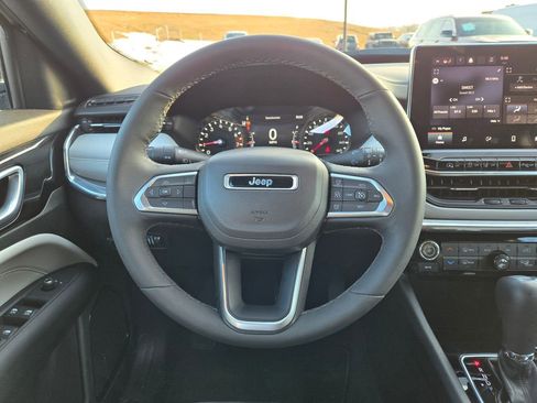 Used 2024 Jeep Compass Limited image 19