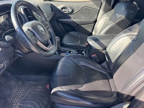 Used 2019 Jeep Cherokee Limited image 9