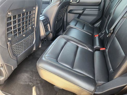 Certified 2025 Ford Bronco Badlands w/ Sasquatch Package AWD/4WD image 28