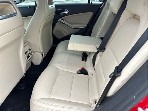 Used 2018 Mercedes-Benz CLA 250 4MATIC image 44