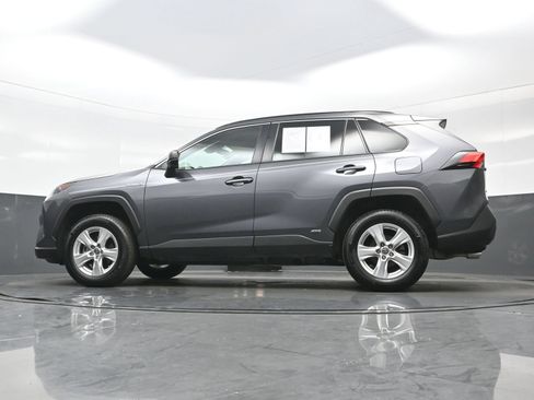 Used 2021 Toyota RAV4 LE AWD/4WD image 27