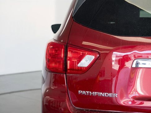 Used 2018 Nissan Pathfinder SL image 11