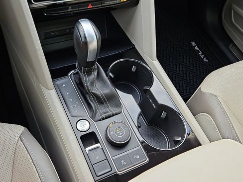 Certified 2023 Volkswagen Atlas SEL Premium image 15