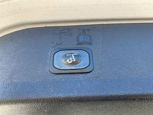 Used 2019 Ford Escape SEL image 32