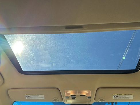 Used 2018 Toyota Avalon Limited image 29