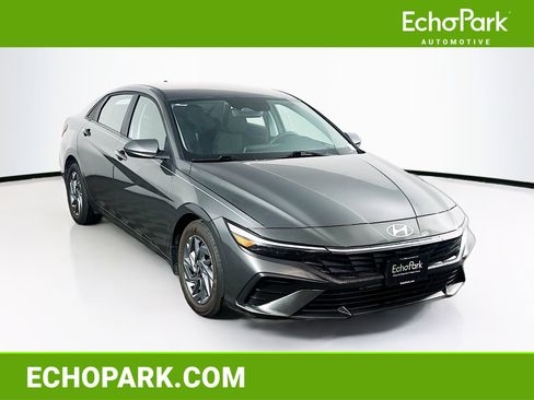 Used 2024 Hyundai Elantra SEL image 1