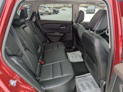 Used 2022 Nissan Rogue SV w/ SV Premium Package image 17