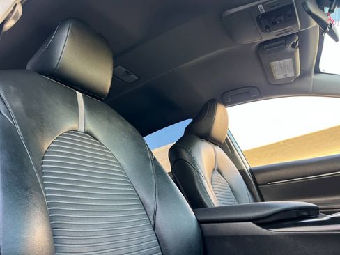 Used 2019 Toyota Camry SE image 16
