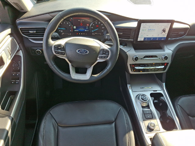 Used 2023 Ford Explorer XLT w/ Equipment Group 202A AWD/4WD image 13
