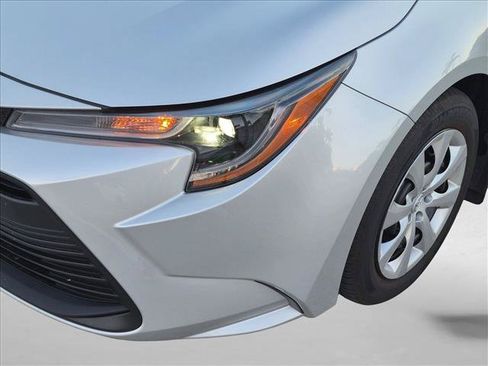 Used 2025 Toyota Corolla LE FWD image 10