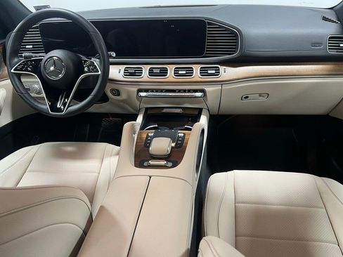 Used 2024 Mercedes-Benz GLS 450 4MATIC image 29