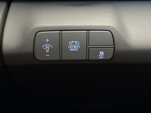 Used 2025 Hyundai Elantra Limited FWD image 29