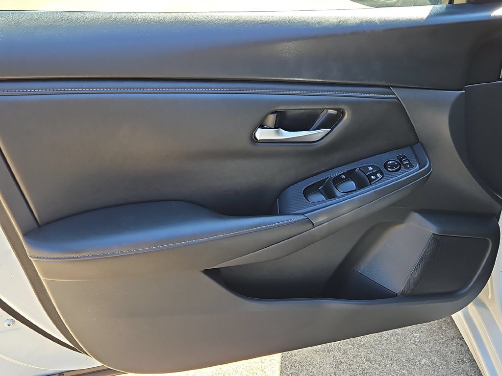 Used 2025 Nissan Sentra SV FWD image 11