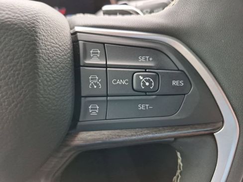 Used 2025 Jeep Grand Cherokee L Limited w/ Luxury Tech Group II AWD/4WD image 27