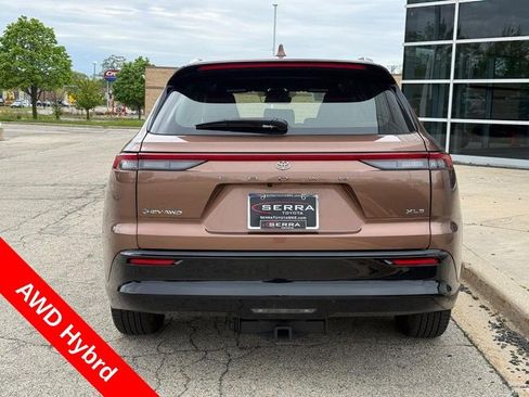 Used 2025 Toyota Crown Signia w/ Tow-Hitch Package (TMS) AWD/4WD image 4