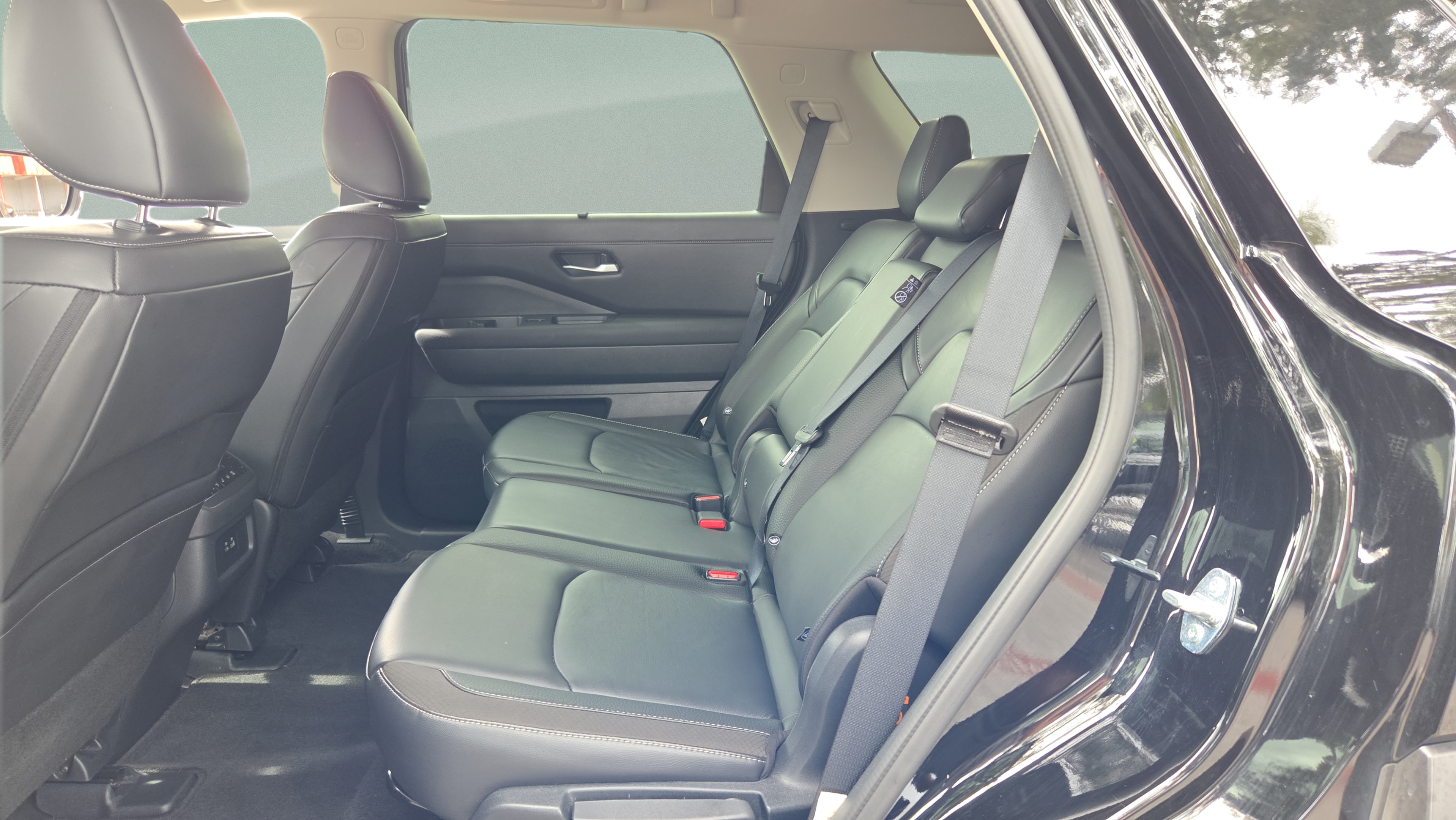 Used 2025 Nissan Pathfinder SL AWD/4WD image 11