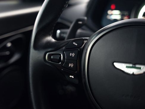 Used 2018 Aston Martin DB11 Coupe image 70