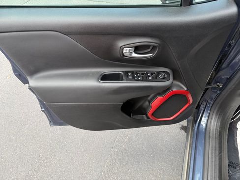 Used 2020 Jeep Renegade Trailhawk w/ UConnect 8.4 Nav Group AWD/4WD image 9