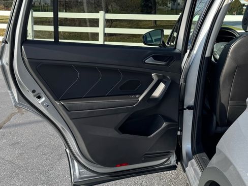 Used 2023 Volkswagen Tiguan SE image 30