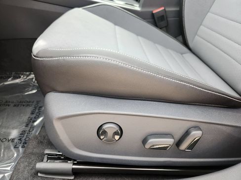 New 2026 Volkswagen Jetta SE FWD image 14