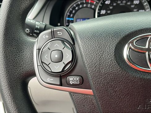 Used 2014 Toyota Camry LE image 11