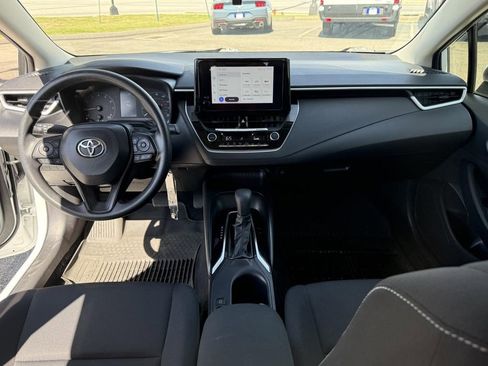 Used 2023 Toyota Corolla LE image 3