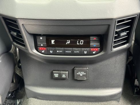 Used 2023 Toyota Sequoia Platinum AWD/4WD image 38