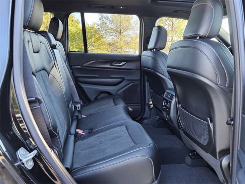 New 2025 Jeep Grand Cherokee Altitude image 14