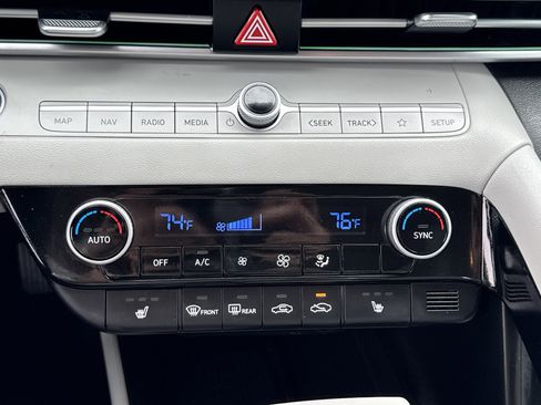 Used 2024 Hyundai Elantra Limited image 20