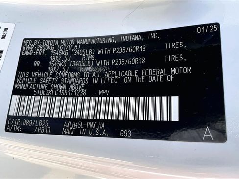 Used 2025 Toyota Sienna Platinum image 33