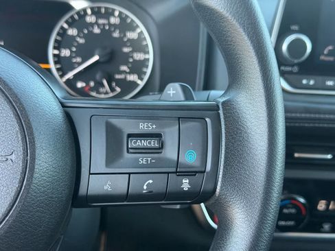 Used 2024 Nissan Rogue SV AWD/4WD image 16