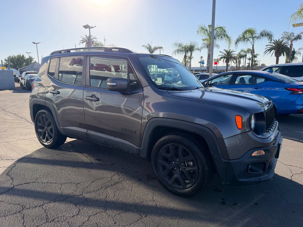 Used 2018 Jeep Renegade Altitude w/ UConnect 8.4 Nav Group FWD image 5