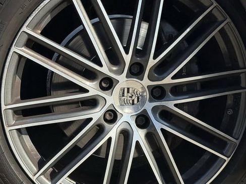 Used 2017 Porsche Panamera 4 AWD/4WD image 8
