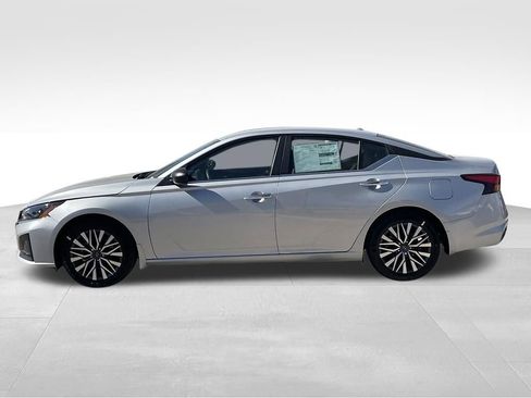 New 2026 Nissan Altima 2.5 SV FWD image 2