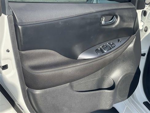 Used 2022 Nissan Leaf S image 19