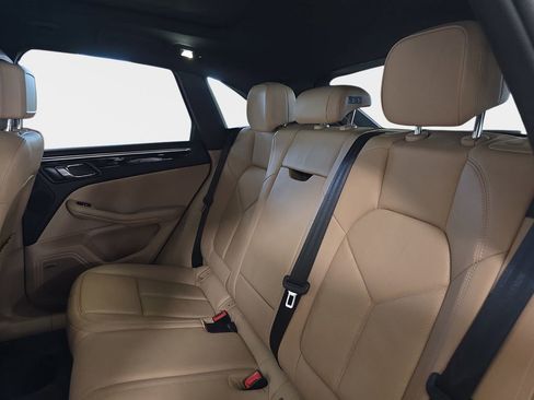 Used 2021 Porsche Macan S image 14