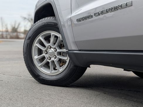 Used 2019 Jeep Grand Cherokee Laredo image 6