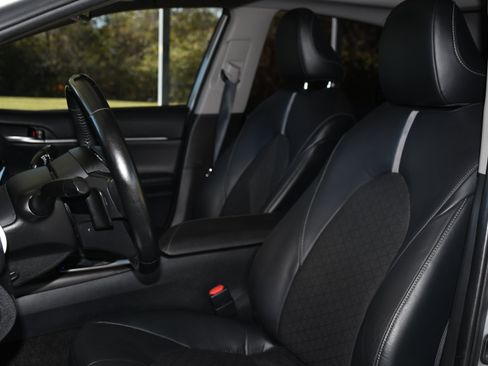 Used 2021 Toyota Camry XSE image 12