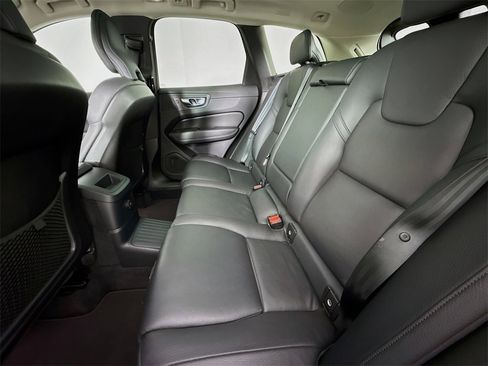 Used 2023 Volvo XC60 T8 Plus image 25