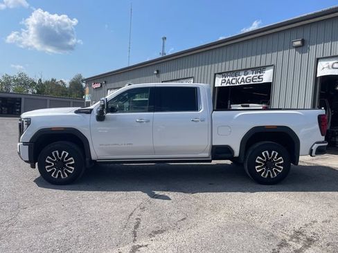 Used 2024 GMC Sierra 2500 Denali Ultimate AWD/4WD image 4