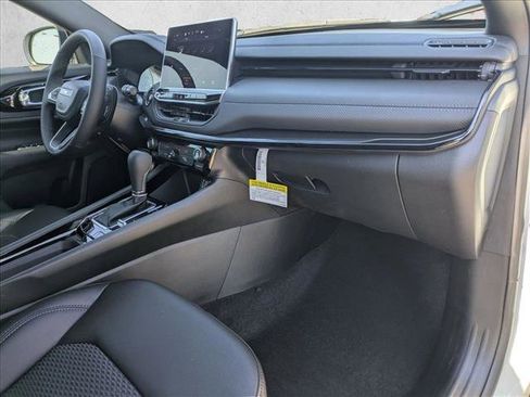 New 2026 Jeep Compass Latitude image 17