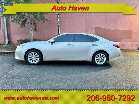 Used 2014 Lexus ES 300h Base w/ Luxury Package w/Bamboo Trim image 4
