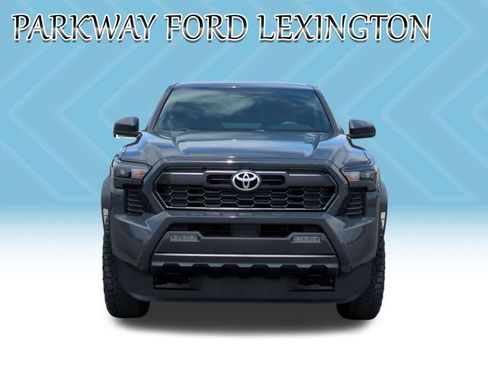 Used 2025 Toyota Tacoma TRD Off-Road AWD/4WD image 2