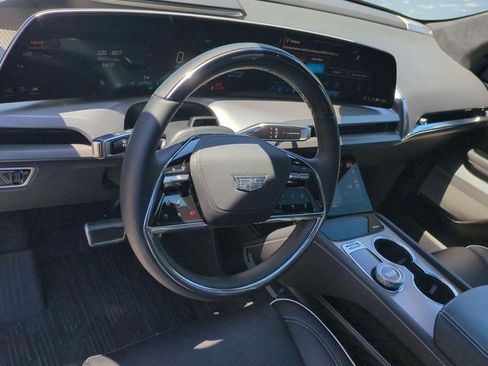 Certified 2026 Cadillac Vistiq Premium Luxury w/ LPO, Floor Liner Package AWD/4WD image 9