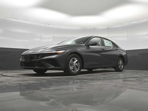 New 2026 Hyundai Elantra SE FWD image 34