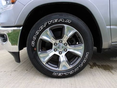 Used 2019 RAM 1500 Laramie AWD/4WD image 33