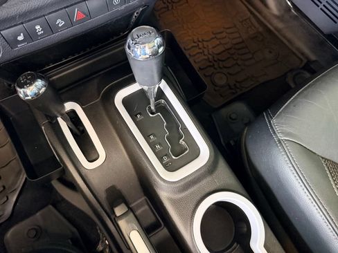 Used 2016 Jeep Wrangler Unlimited Sahara AWD/4WD image 23
