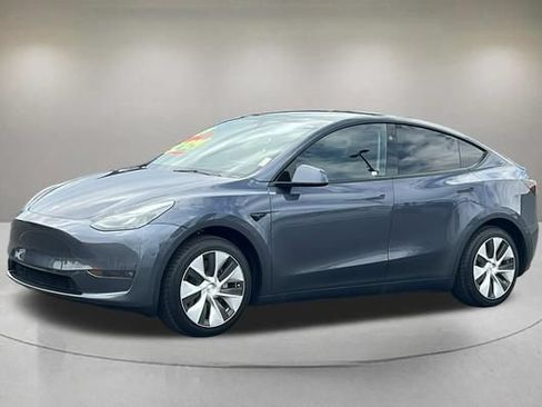 Used 2023 Tesla Model Y Long Range AWD/4WD image 2