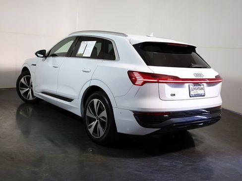 Used 2024 Audi Q8 e-tron Premium Plus w/ Premium Plus Package AWD/4WD image 2